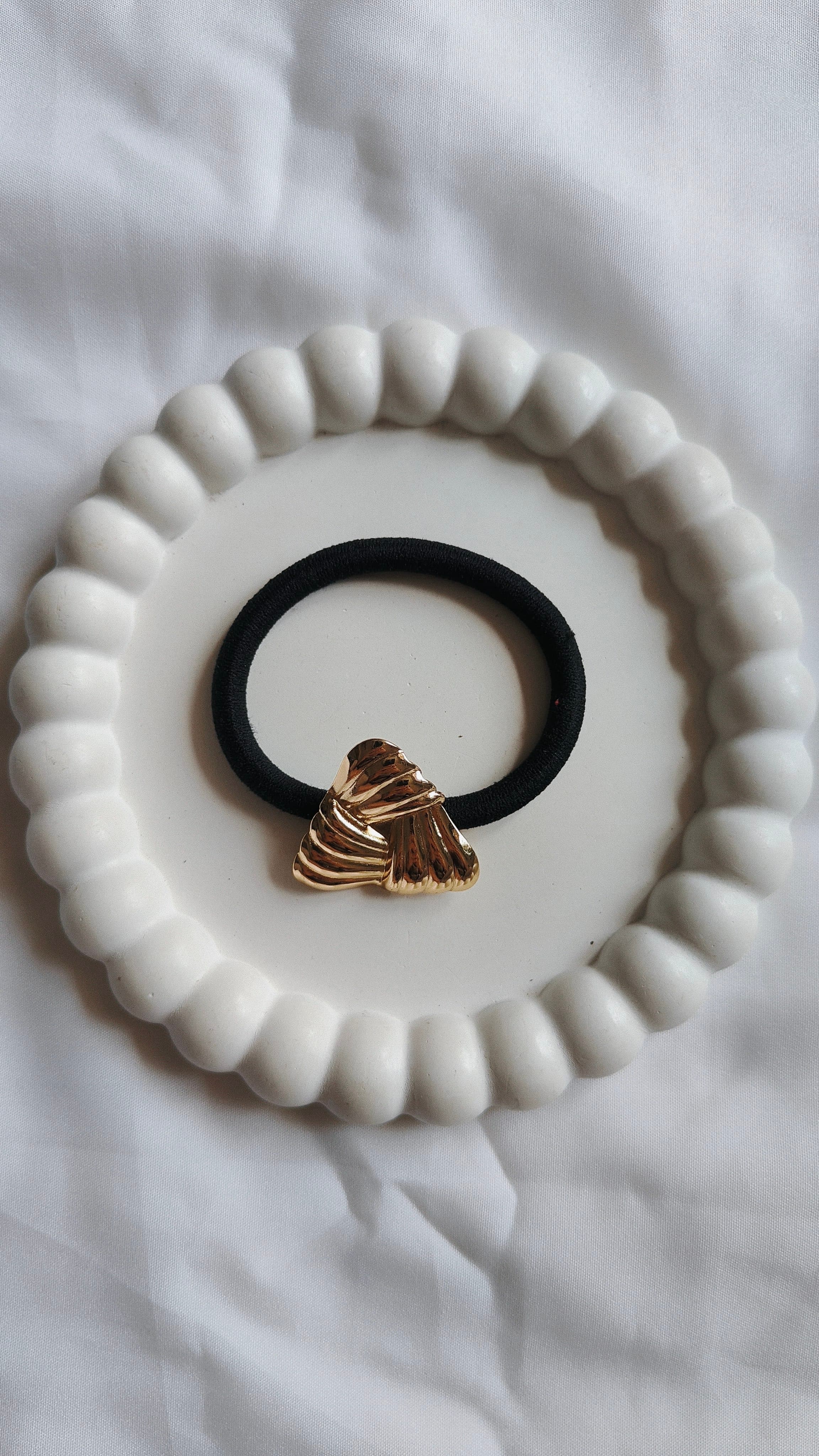 Triangular hair tie - Image 1