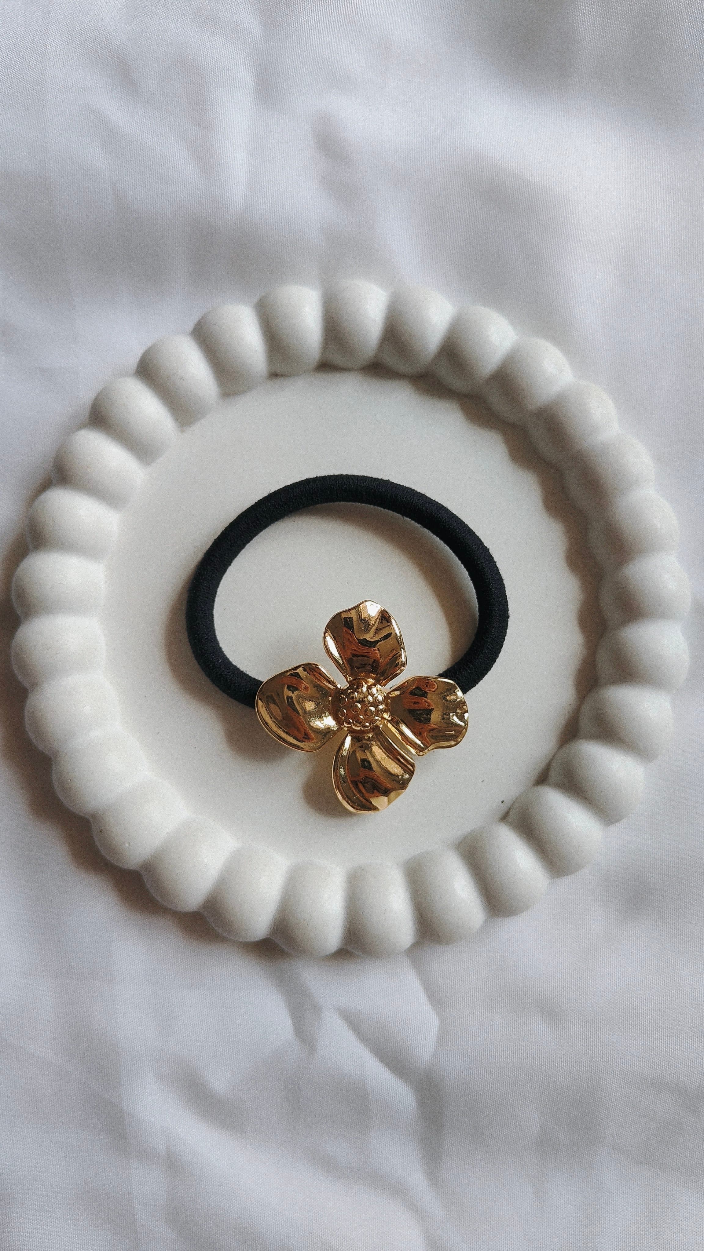 Flower hair tie - Image 1