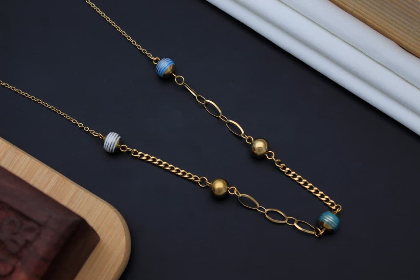 Blue shaded circle chain - Image 1