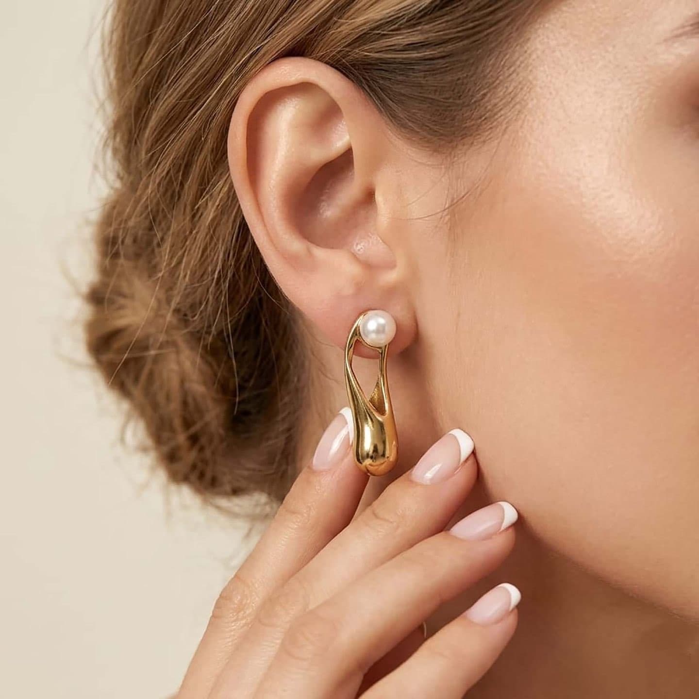 Pearl earrings - Image 1