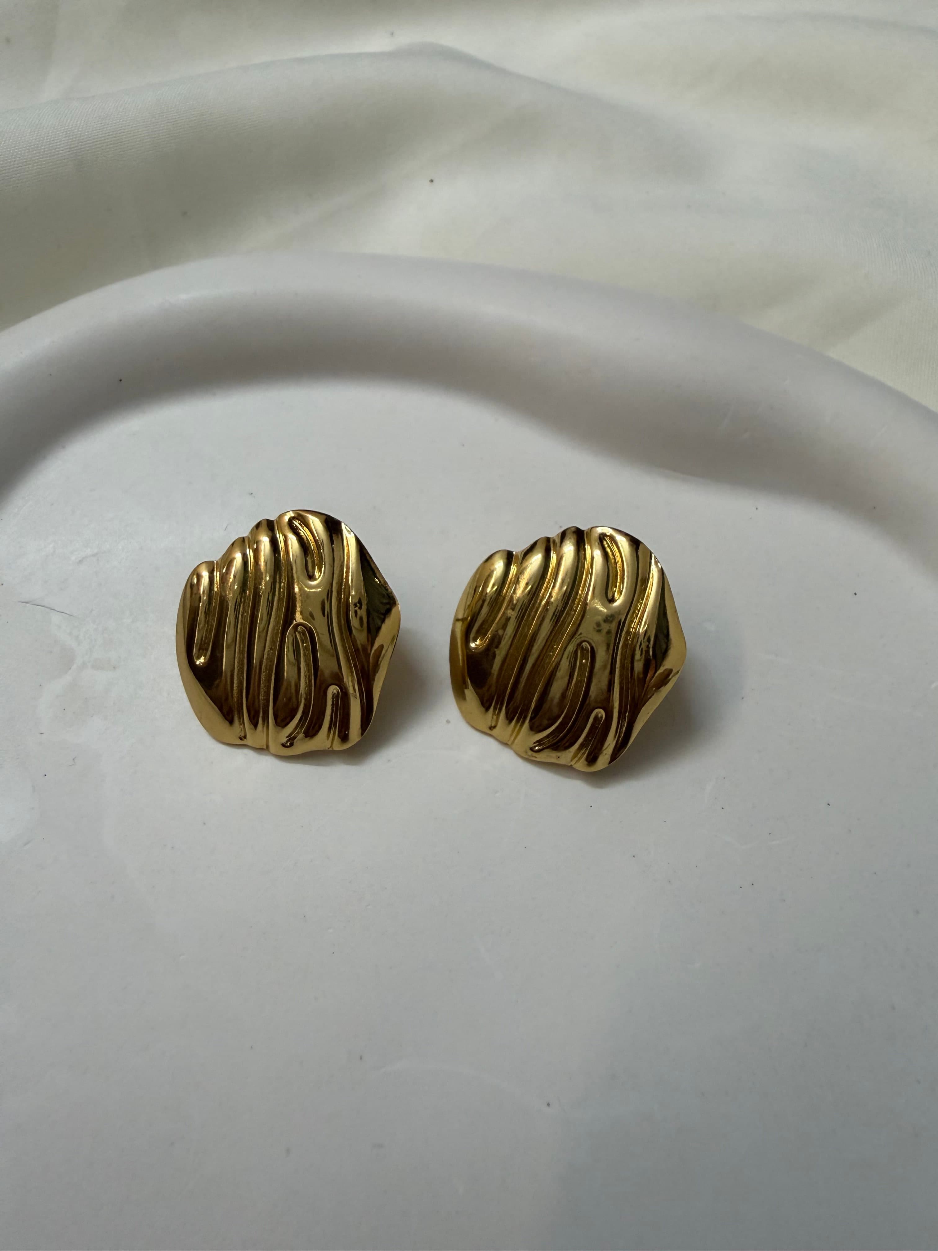 Textured wave studs - Image 1
