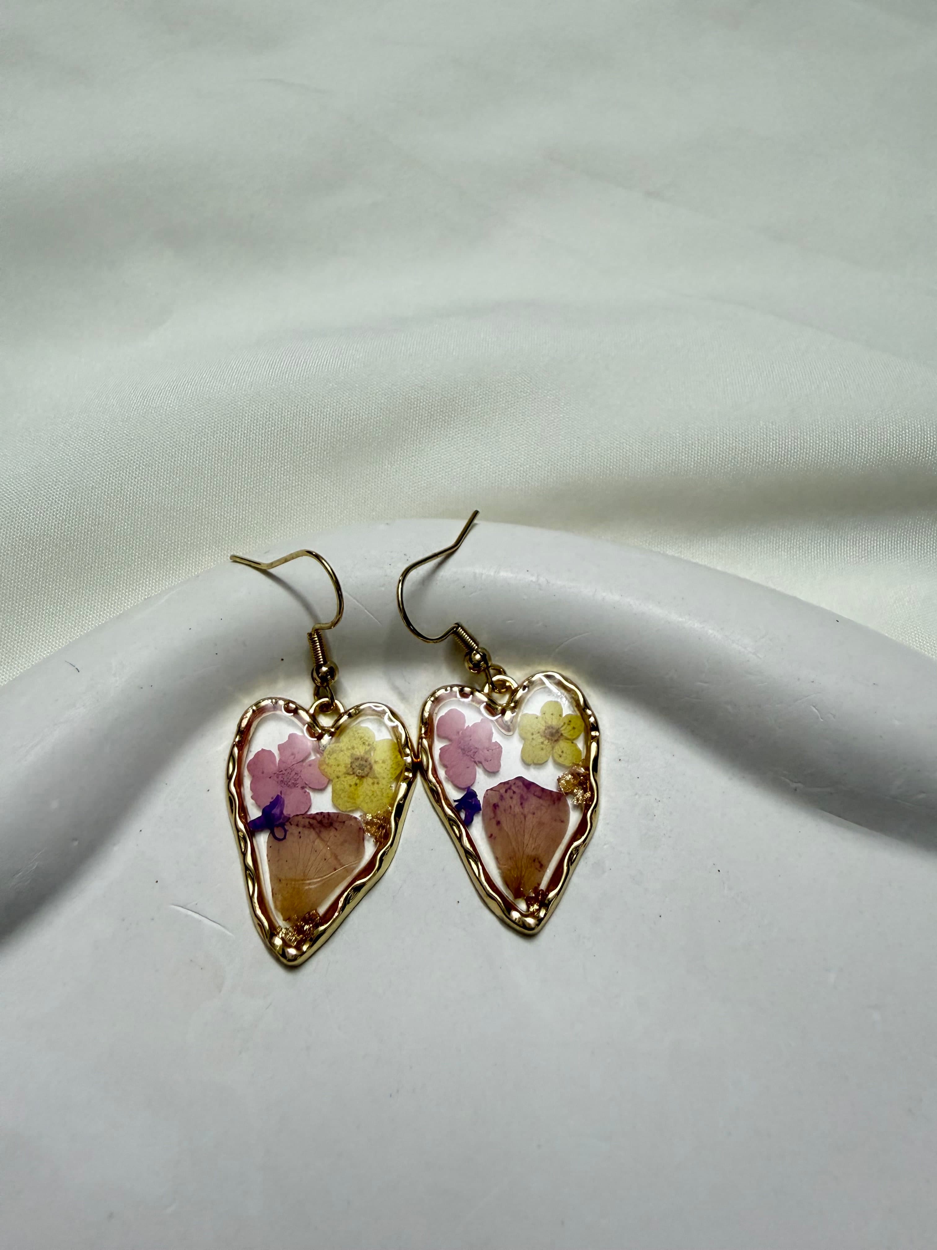 Yellow and pink dried flowers - Image 1