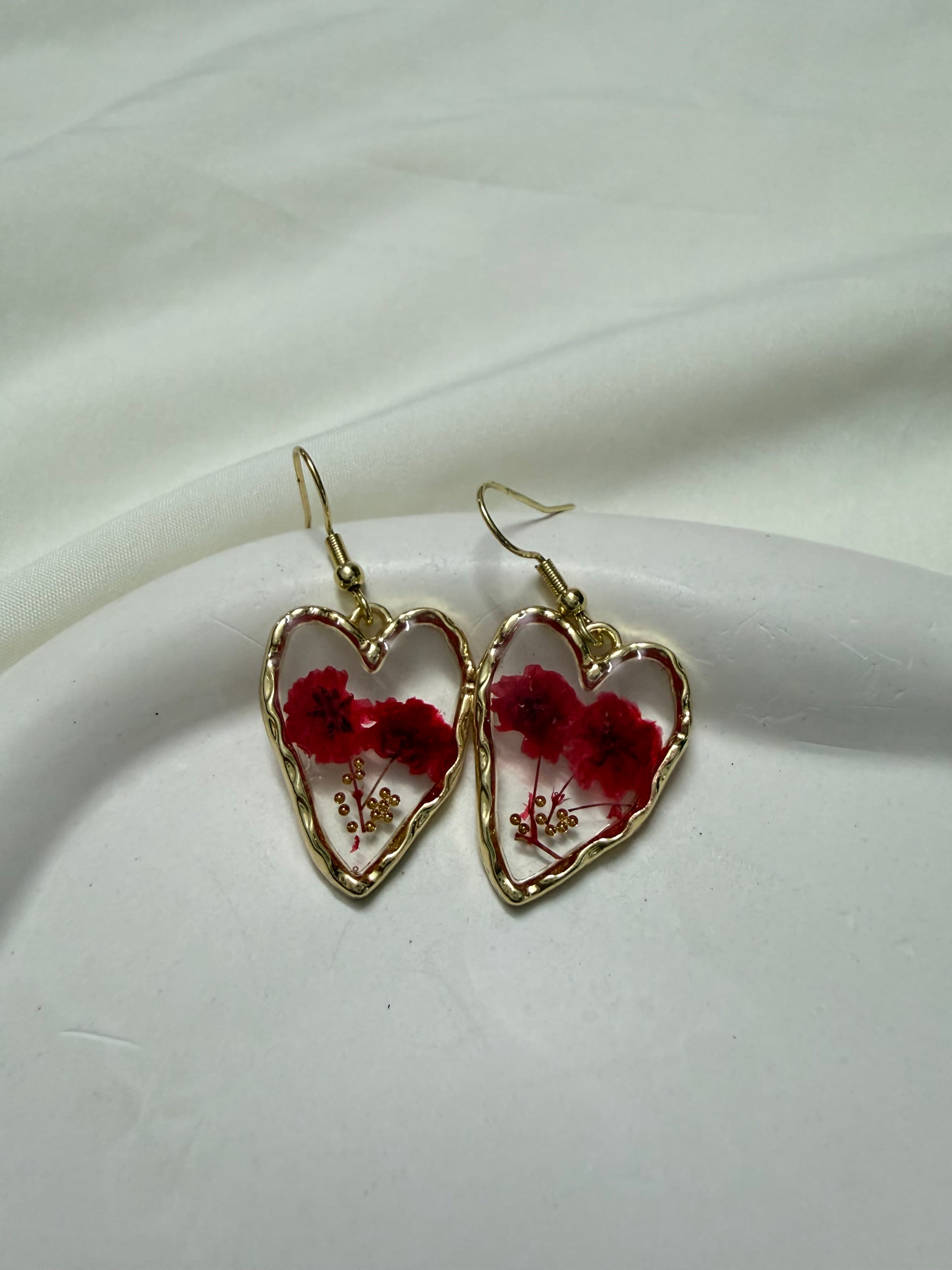 Red flower resin earrings - Image 1
